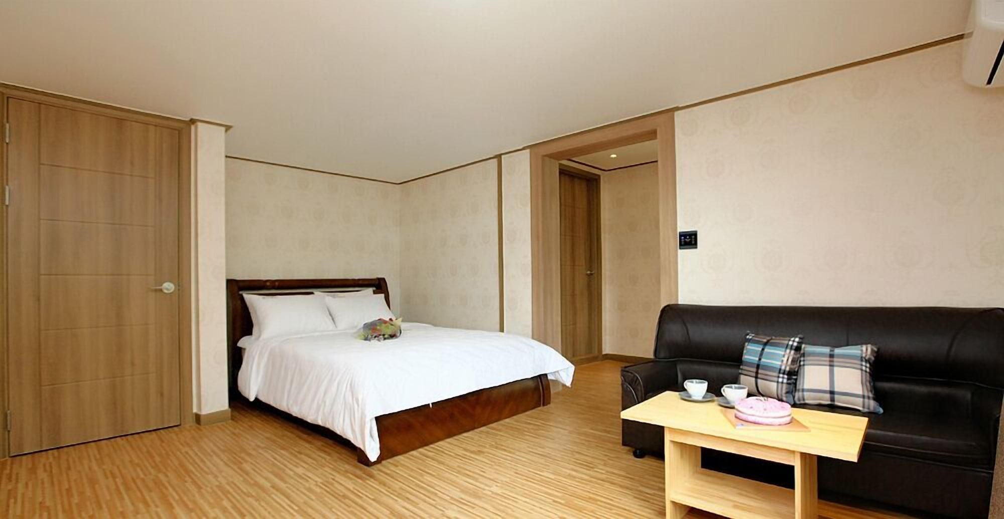Traum Hotel y Condo Gapyeong Exterior foto