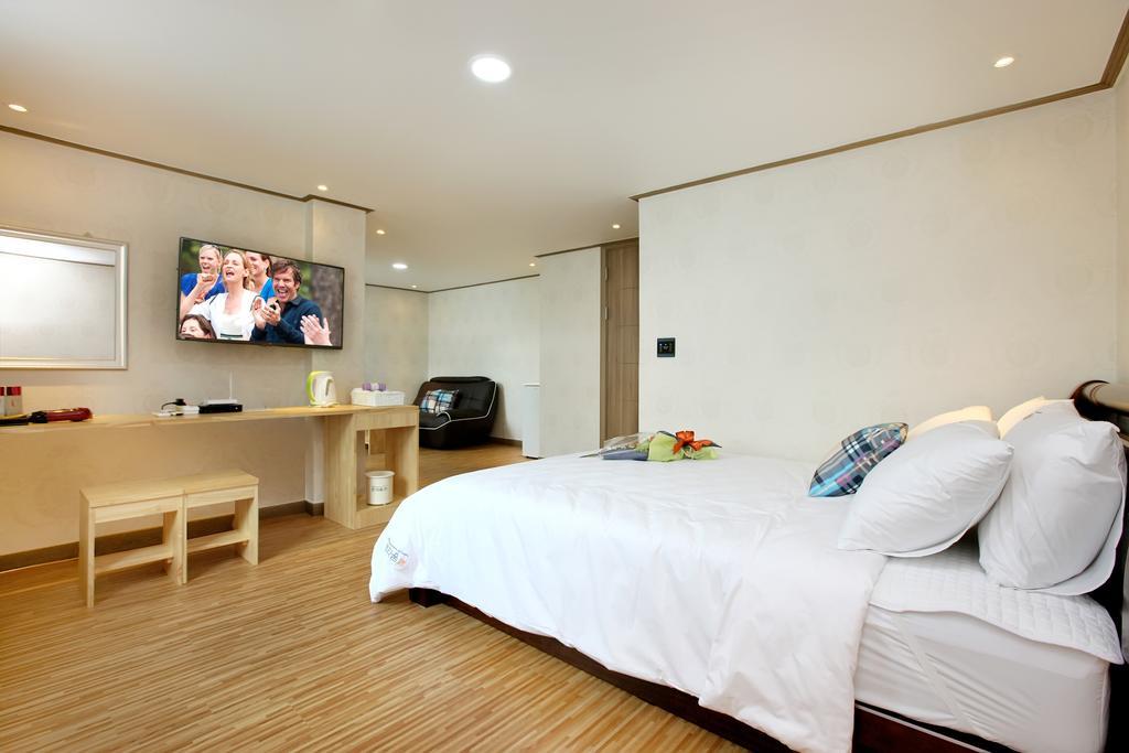Traum Hotel y Condo Gapyeong Habitación foto