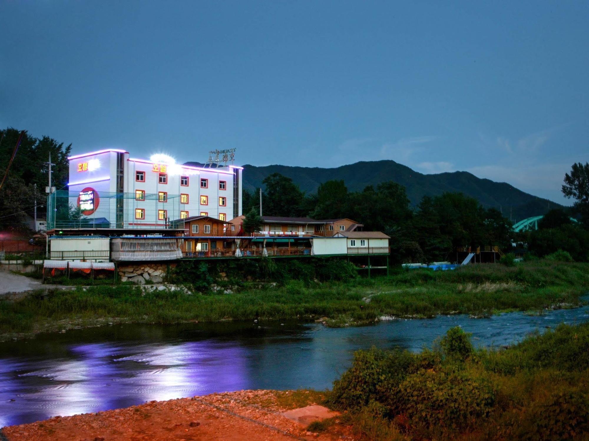 Traum Hotel y Condo Gapyeong Exterior foto