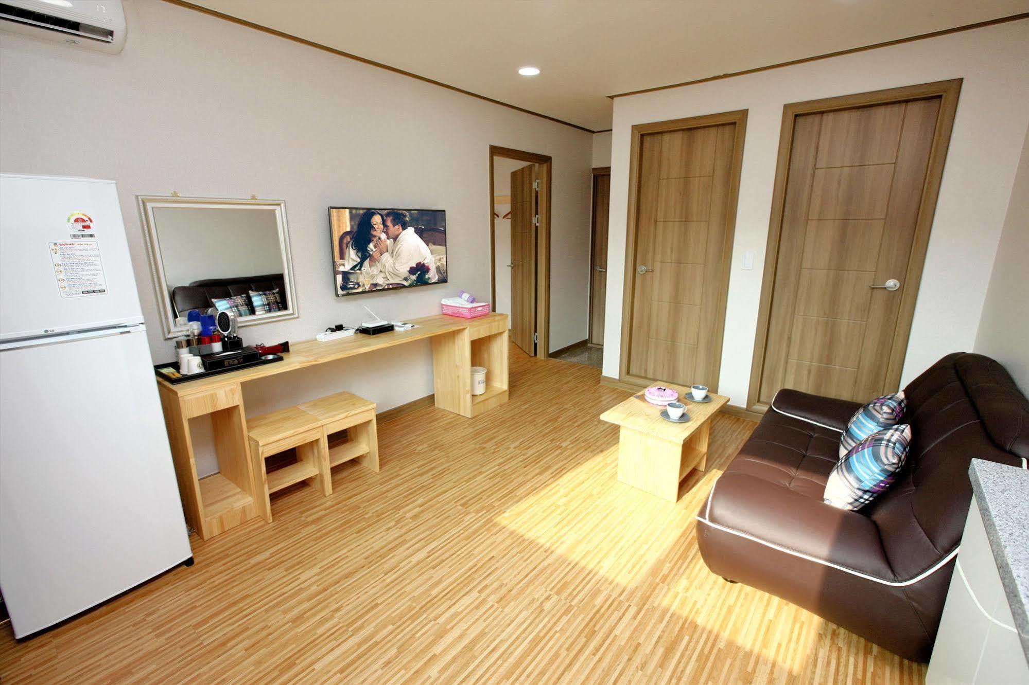 Traum Hotel y Condo Gapyeong Exterior foto