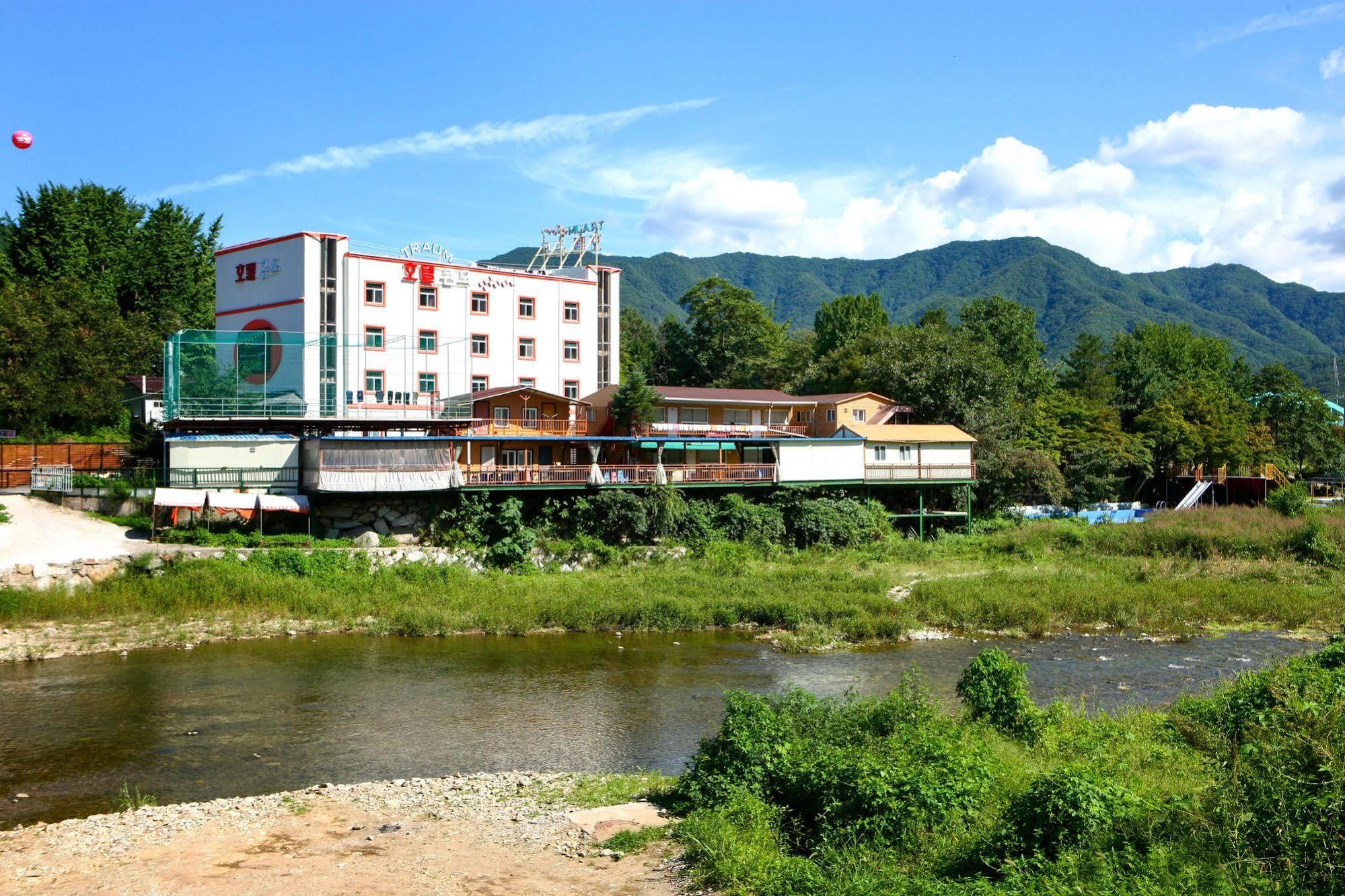 Traum Hotel y Condo Gapyeong Exterior foto
